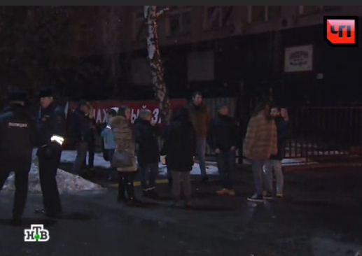 Трех человек в поселке Рублево подстрелил полицейский Трех человек в поселке Рублево подстрелил полицейский