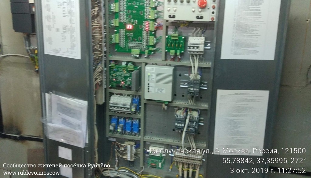 Комиссия по приемке грузовых лифтов в доме по Новолучанской, 5. Если кратко - опять застряли! 1