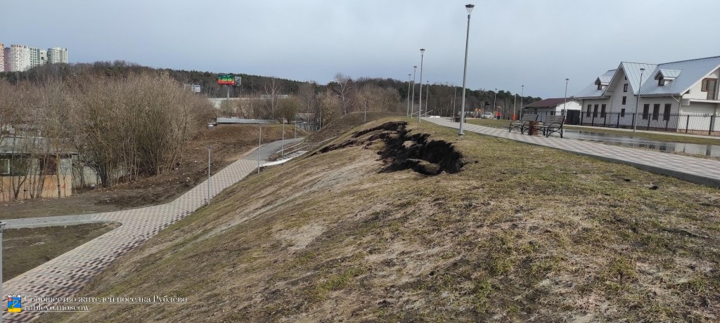 Благоустройство территории у храма &laquo;Неувядаемый Цвет&raquo; в Рублево не пережило первую же зиму. 12