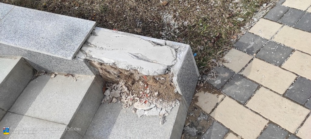 Благоустройство территории у храма &laquo;Неувядаемый Цвет&raquo; в Рублево не пережило первую же зиму. 1