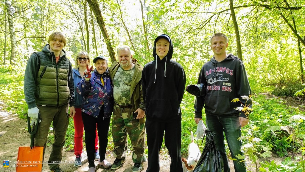 В Рублево состоялся очередной субботник по уборке леса 13 В Рублево состоялся очередной субботник по уборке леса 13