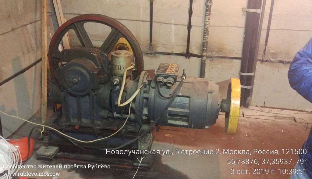 Комиссия по приемке грузовых лифтов в доме по Новолучанской, 5. Если кратко - опять застряли! 0