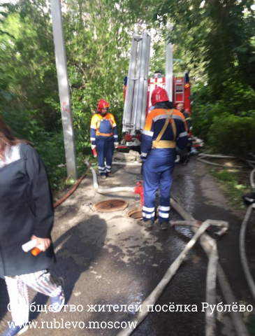 На Москворецкой улице сгорел многоквартирный жилой дом (ВИДЕО) 6