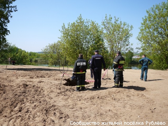 На Набережной улице произошёл второй провал грунта На Набережной улице произошёл второй провал грунта