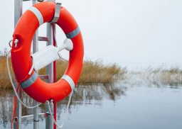 Спасатели вытащили из Живописной бухты двух мужчин