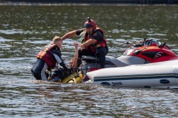 В Живописной бухте спасли девушку